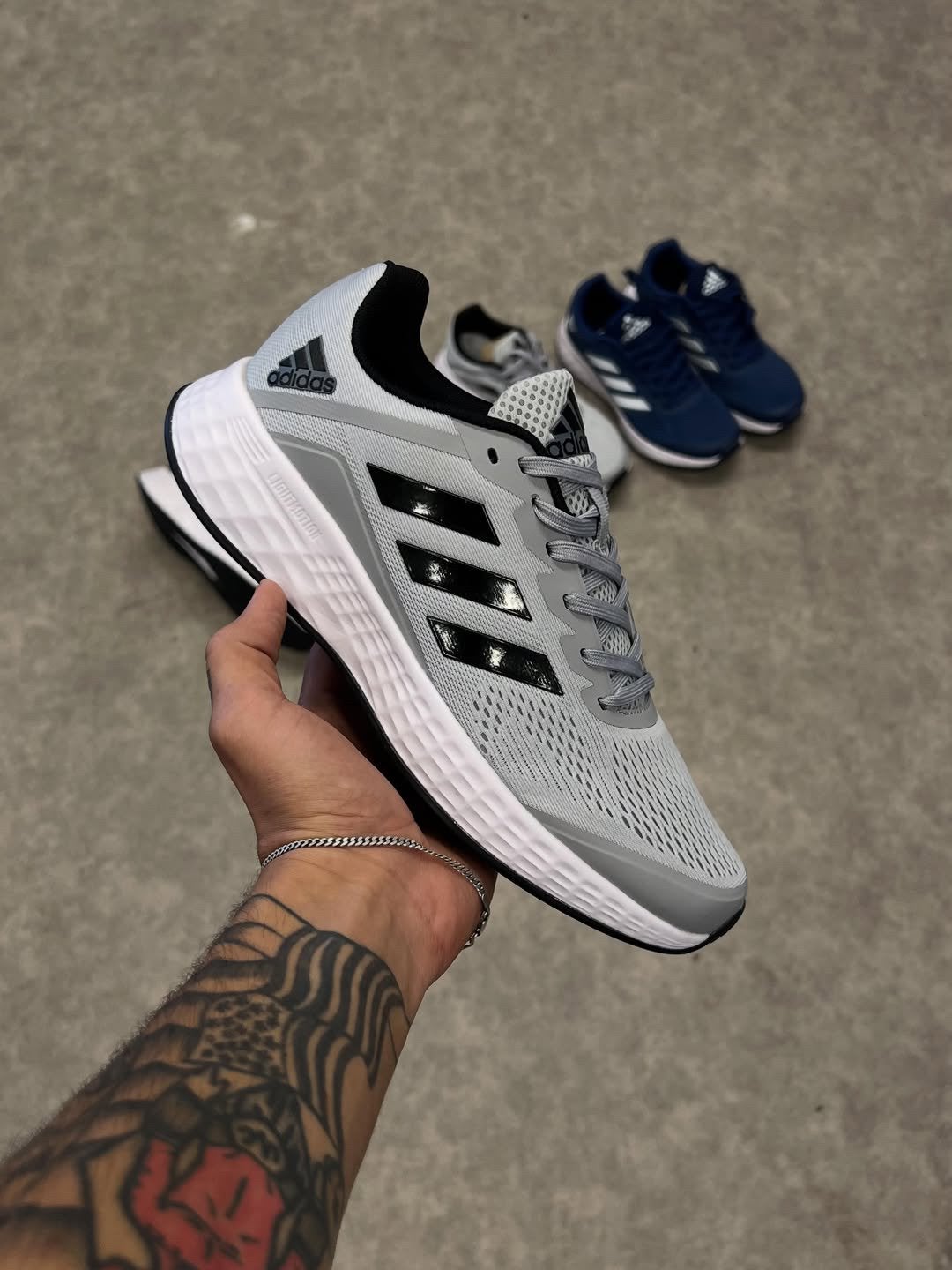 Nieuwe Adidas Sportschoenen Maat 44 – Nooit Gedragen, Nieuw, Ophalen of Verzenden, Wit, Sportschoenen