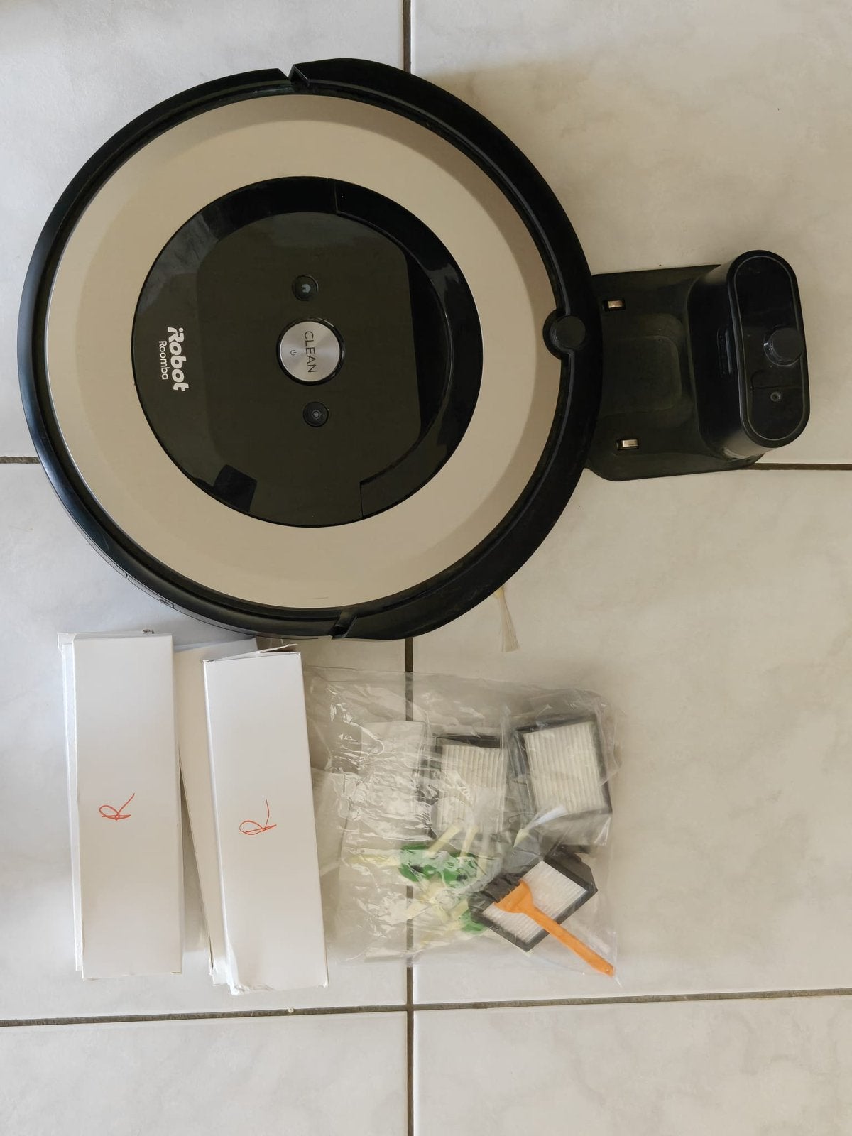 ROOMBA IROBOT, Electroménager, Aspirateurs, Station de charge, IRobot, Sac à poussière, Comme neuf