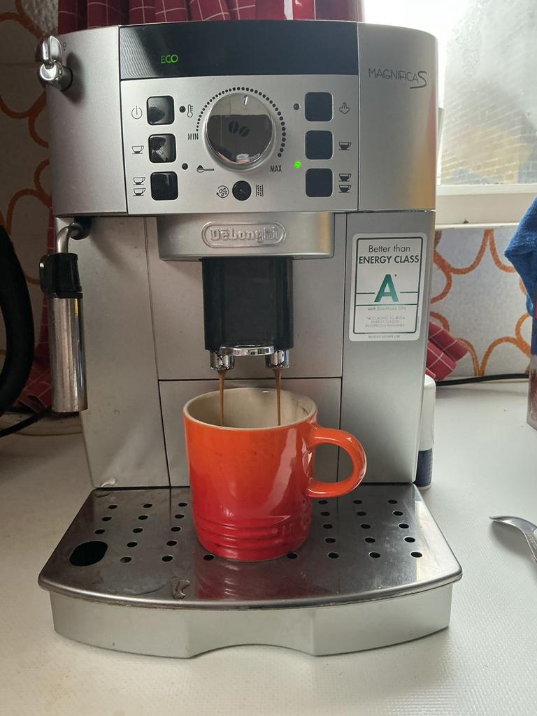 Delonghi Magnifica S, Electroménager, Cafetières, Utilisé, Café en grains, Machine à espresso, 4 à 10 tasses, Réservoir d'eau amovible