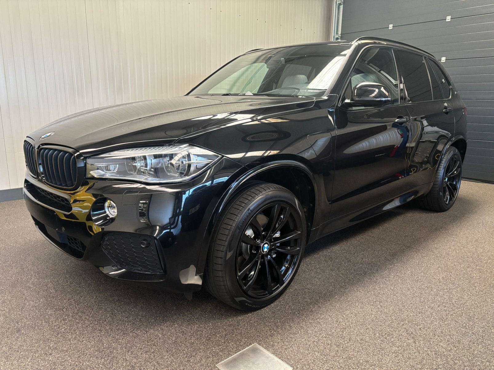 BMW X5 40e xDrive - M Sport, Auto's, Automaat, 78 g/km, 4 cilinders, Zwart