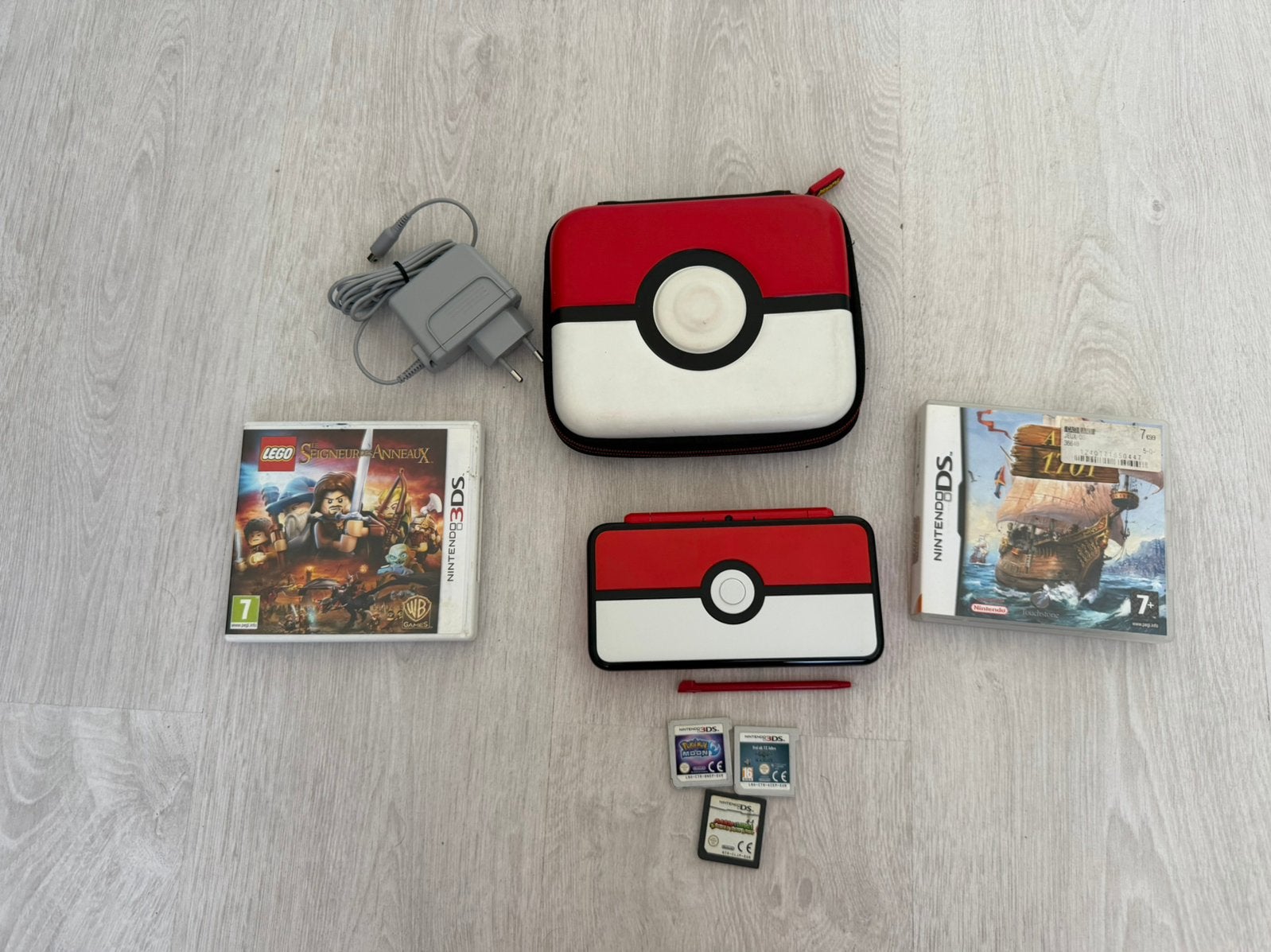 Nieuwe Nintendo 2DS XL Limited Edition Pokeball met 5 games, Games en Spelcomputers, Overige modellen, Overige kleuren, Zo goed als nieuw