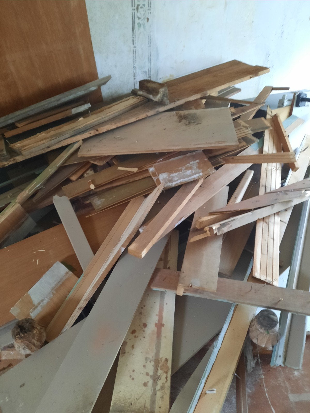 Hout uit afbraak verbouwilg gratis afhalen, Tuin en Terras, Brandhout, Ophalen