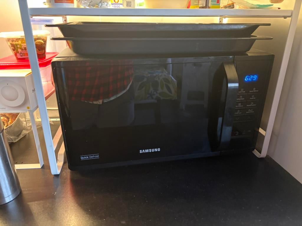 Micro-onde Samsung tres bonne etat, Enlèvement, Comme neuf