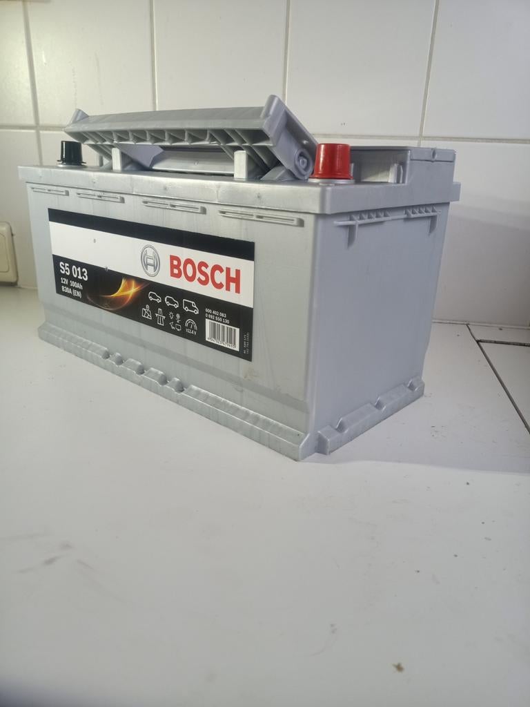 BOSCH - Batterie de voiture 100 Ah neuve, Autos : Pièces & Accessoires, Batteries & Accessoires, Enlèvement