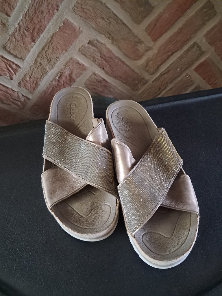 Mooie slipper Gabor maat 40, Beige, Zo goed als nieuw, Ophalen, Slippers