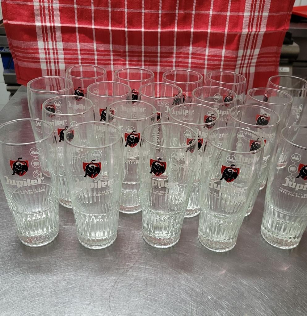 19 bier glazen Jupiler, Verzamelen, Gebruikt, Bierglas