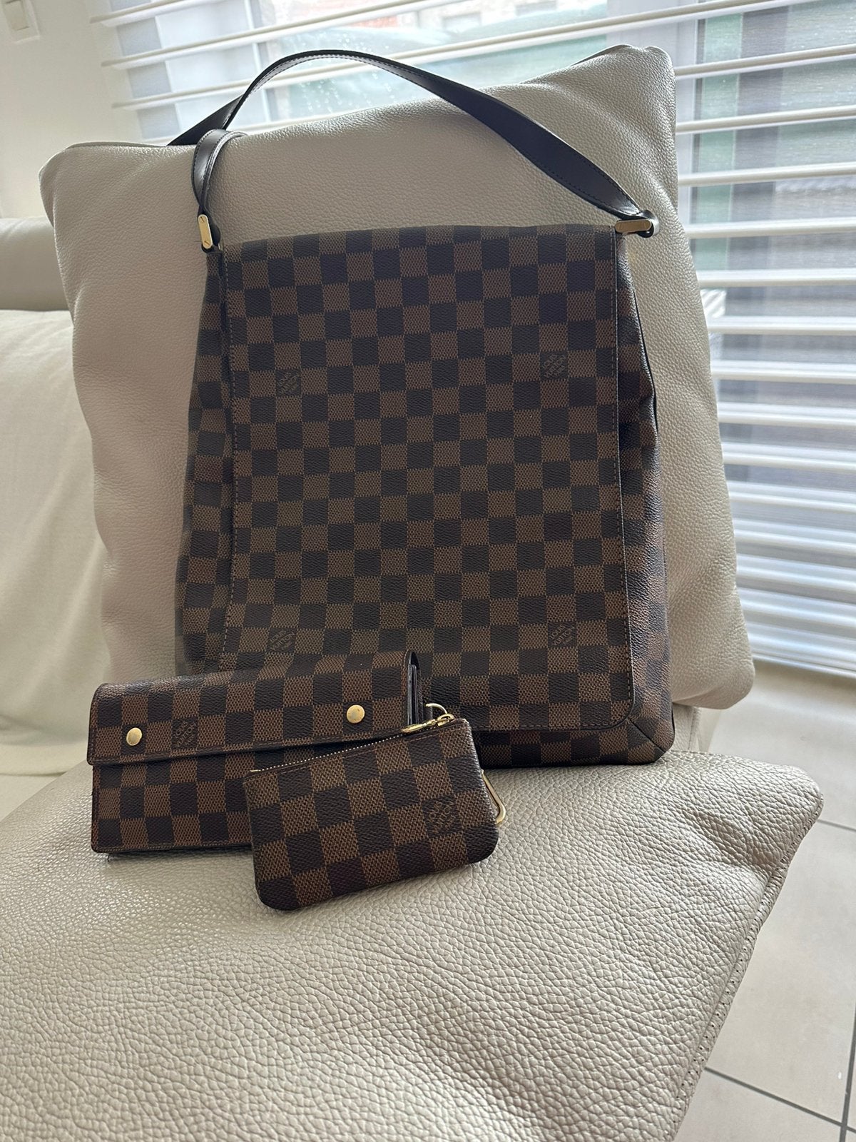 Handtas met portemonnee louis vuitton, Handtassen en Accessoires, Tassen | Schoudertassen, Ophalen, Zo goed als nieuw, Overige merken