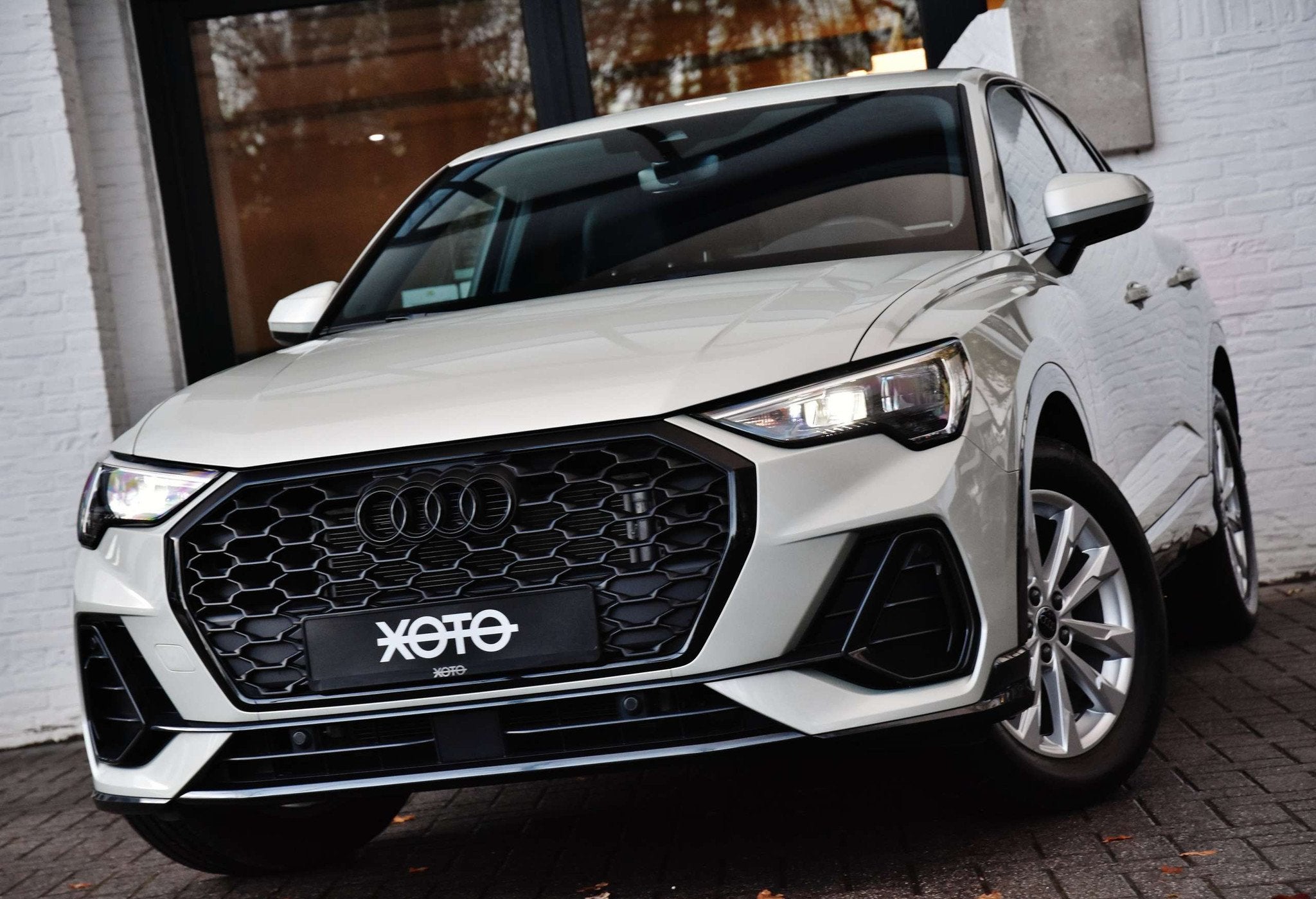 Audi Q3 35 TFSI SPORTBACK S TRONIC BUSINESS SHADOWLOOK, Autos, Audi, Cuir, Argent ou Gris, 110 kW, Noir