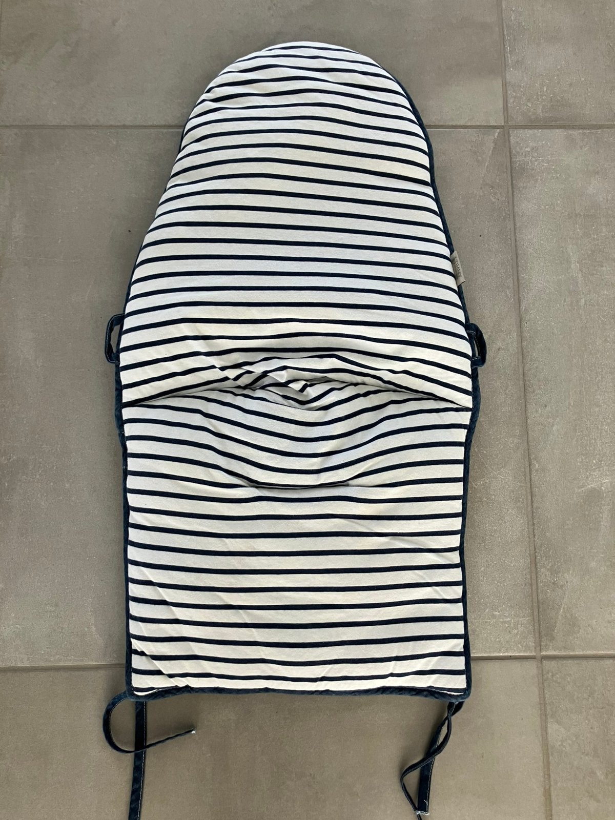 Timmy witte hoes met blauwe strepen voor BanyBjörn wipper, Kinderen en Baby's, Wipstoeltjes, Ophalen, Zo goed als nieuw, Wipstoel