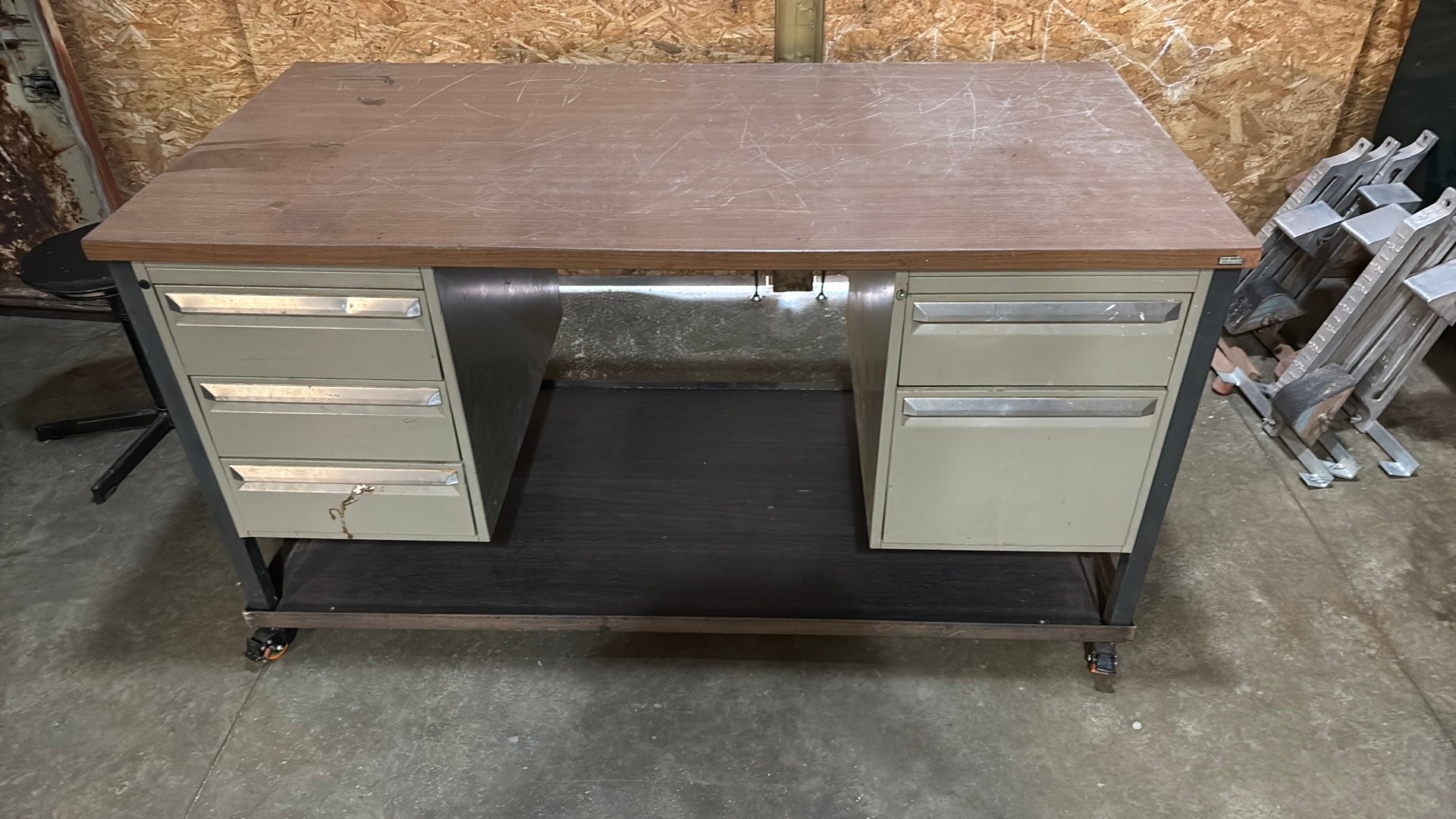 Stevige bureau/werkbank op wielen, Ophalen, Gebruikt, 120 tot 170 cm