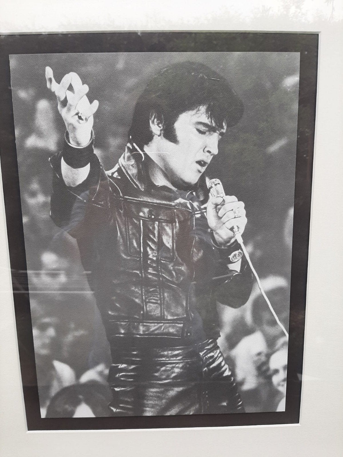 kader Elvis, Ophalen