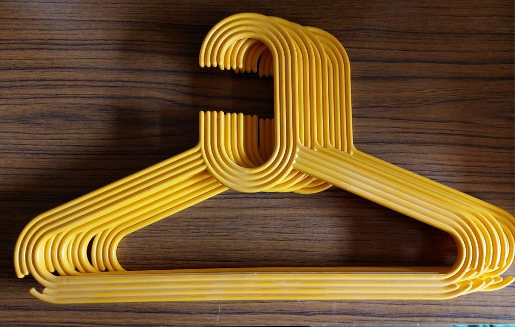 4 designhangers in de stijl van de jaren 70, Ophalen