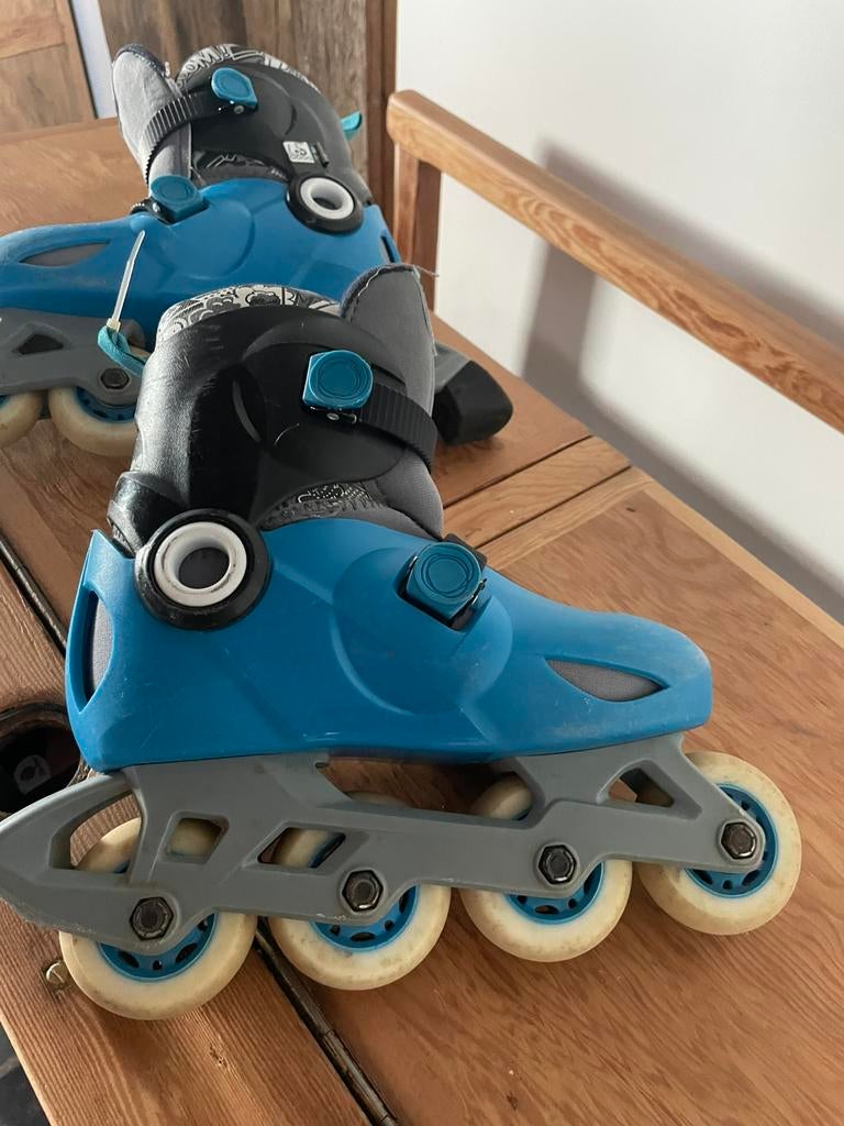 Skeelers blauw maat 30-32 inclusief bescherming, Overige merken, Kinderen, Ophalen of Verzenden, Inline skates 4 wielen