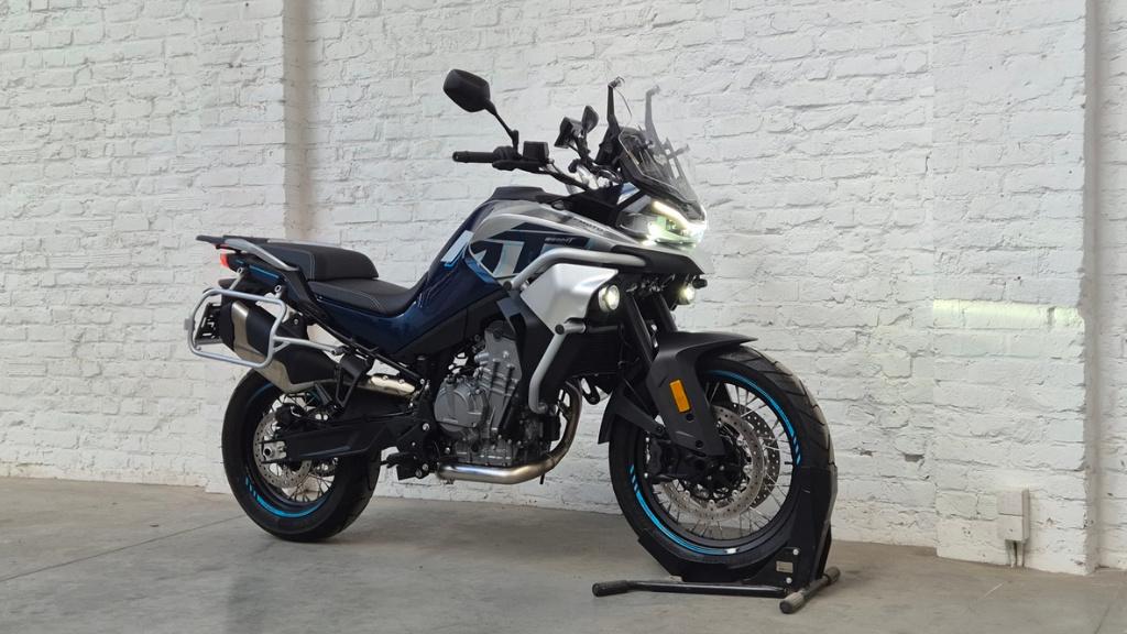 CF Moto 800 MT Sport slechts 500km @motomobilia, 2 cilinders, Motorrijbewijs A, Bedrijf, Traction Control