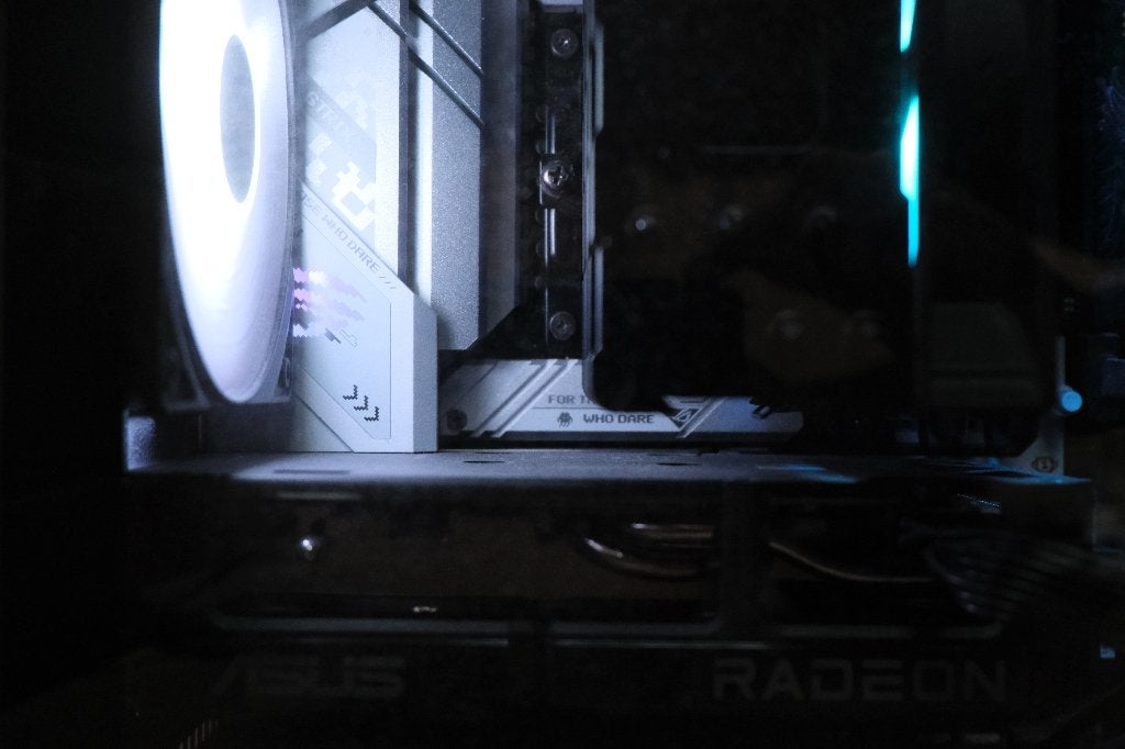 ASUS DUAL Radeon RX 9060 XT 16GB, Ophalen, AMD, GDDR6, Zo goed als nieuw