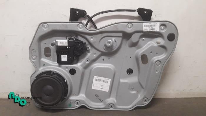 Ruitmechaniek 4Deurs rechts-voor van een Volkswagen Touran (, Gebruikt, -, Volkswagen, -