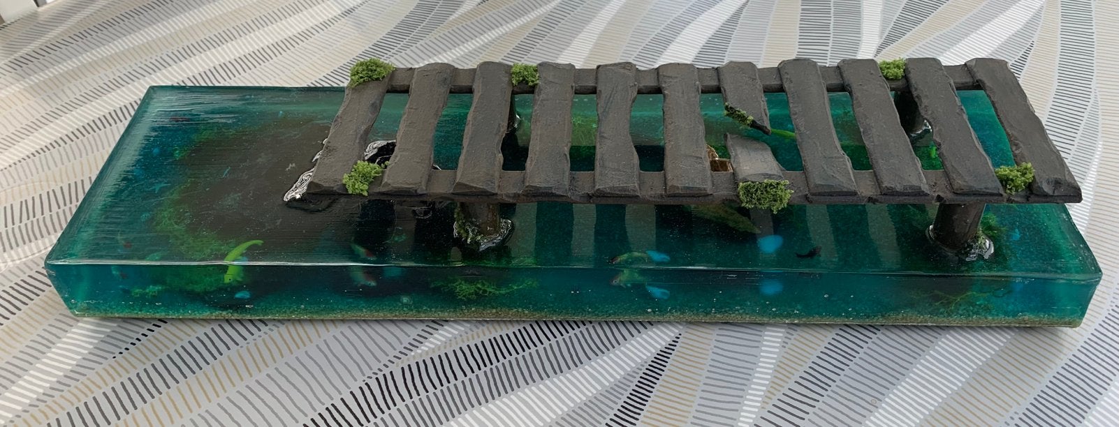 Diorama eau et ponton passerelle en epoxy resine, Enlèvement, Comme neuf, Diorama