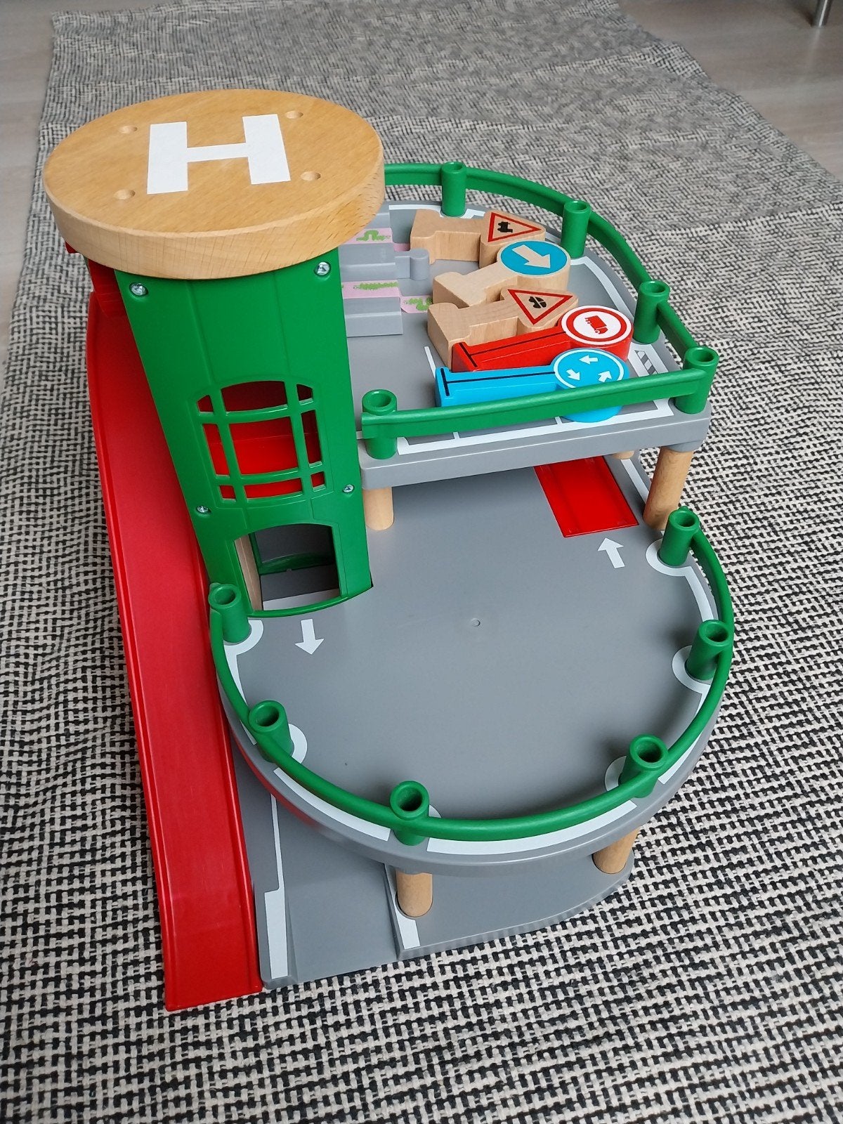 BRIO parkeergarage - stevig en net als nieuw, Ophalen