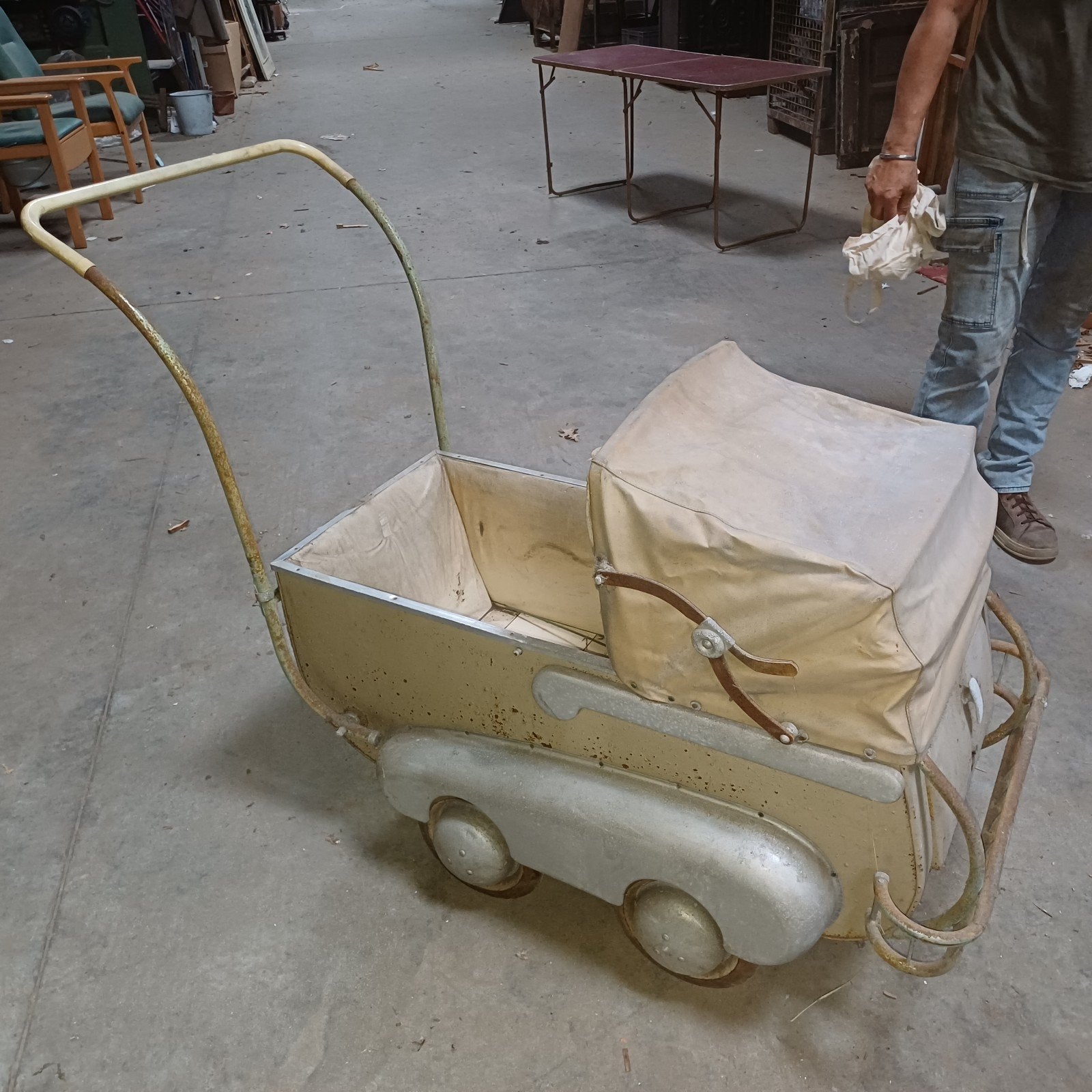Kinderwagen jaren 40, Ophalen