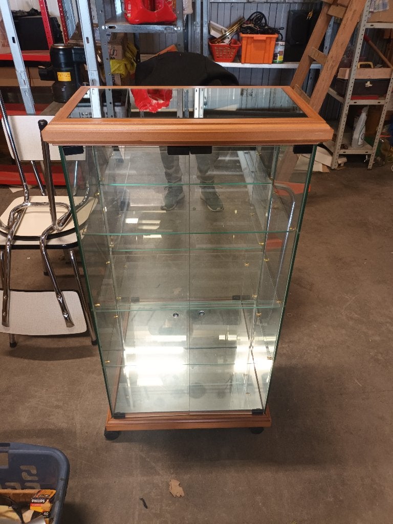 Vitrine kastje op wielen, Huis en Inrichting, Kasten | Vitrinekasten, Ophalen, Glas, Met deur(en)
