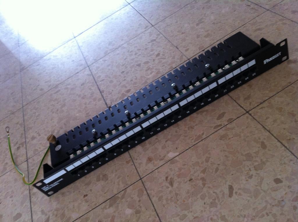 Patch panel panduit vp25344kbly 25 ports cat3 isdn/telephone, Ophalen, Gebruikt, Accessoires