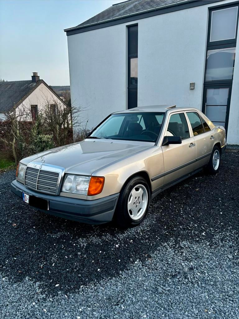 Mercedes 300d 1989 w124, Autos, Mercedes-Benz, Achat, 4 portes, Noir, Particulier