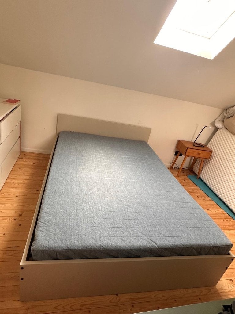 IKEA bed 140 x 200 cm + matras – €60, Huis en Inrichting, Slaapkamer | Bedden, Ophalen, Tweepersoons, 140 cm, Zo goed als nieuw