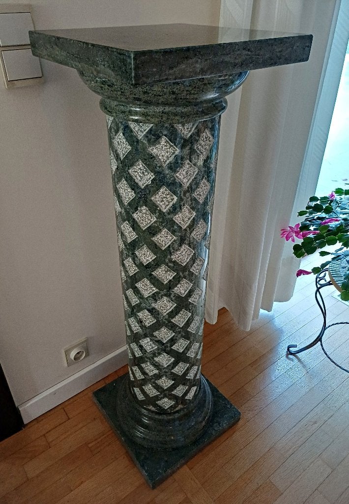 Belle colonne en marbre vert en excellent état, Enlèvement