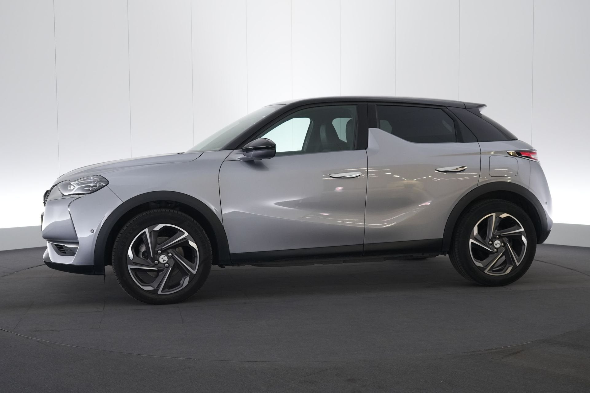 (2CLD799) DS AUTOMOBILES DS 3 CROSSBACK, Autos, Argent ou Gris, Achat, Entreprise, Carnet d'entretien