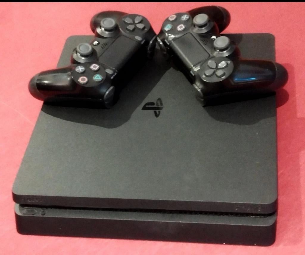 PS4 Slim 1 TB + 2 controllers, Ophalen, Slim
