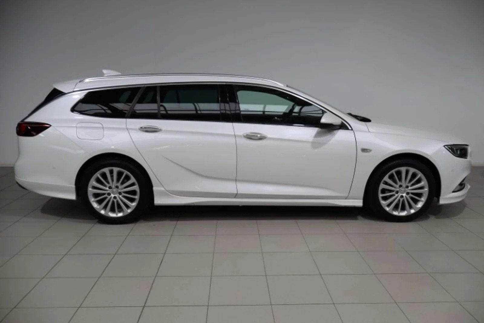 Opel Insignia Insignia Sports Tourer 1.5 Turbo Edition OPC L, Achat, https://public.car-pass.be/vhr/9a75b3d8-a041-4987-8711-c5097f024faa