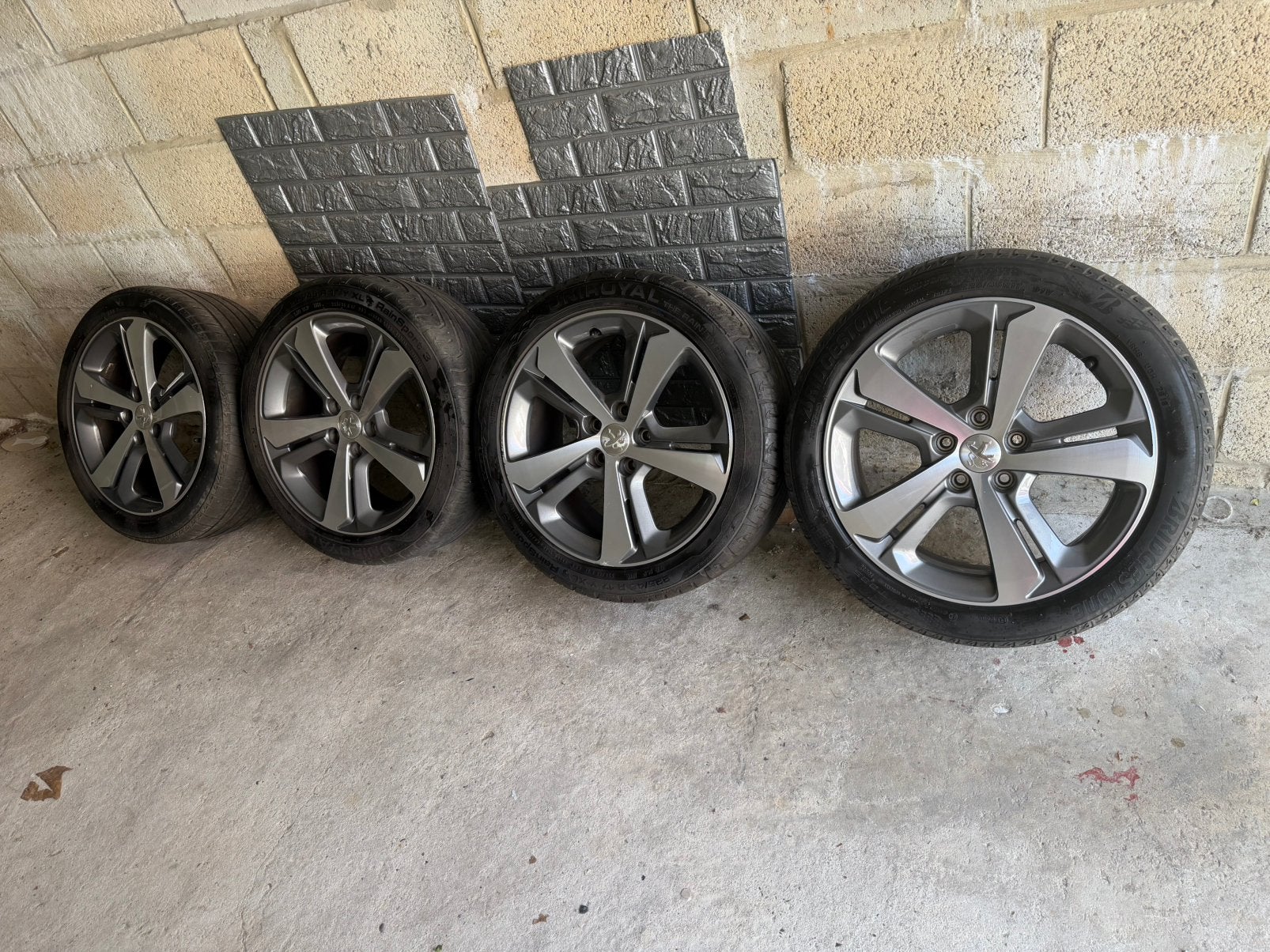 Orginele Peugeot velgen met banden 225.45.17, Auto-onderdelen, Ophalen of Verzenden, Band(en)