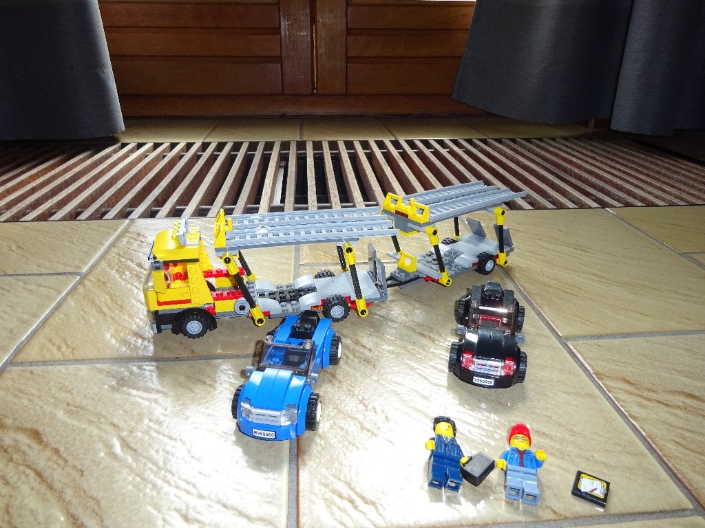 lego oplegger met auto's, Kinderen en Baby's, Overige thema's, Lego, Ophalen of Verzenden, Zo goed als nieuw
