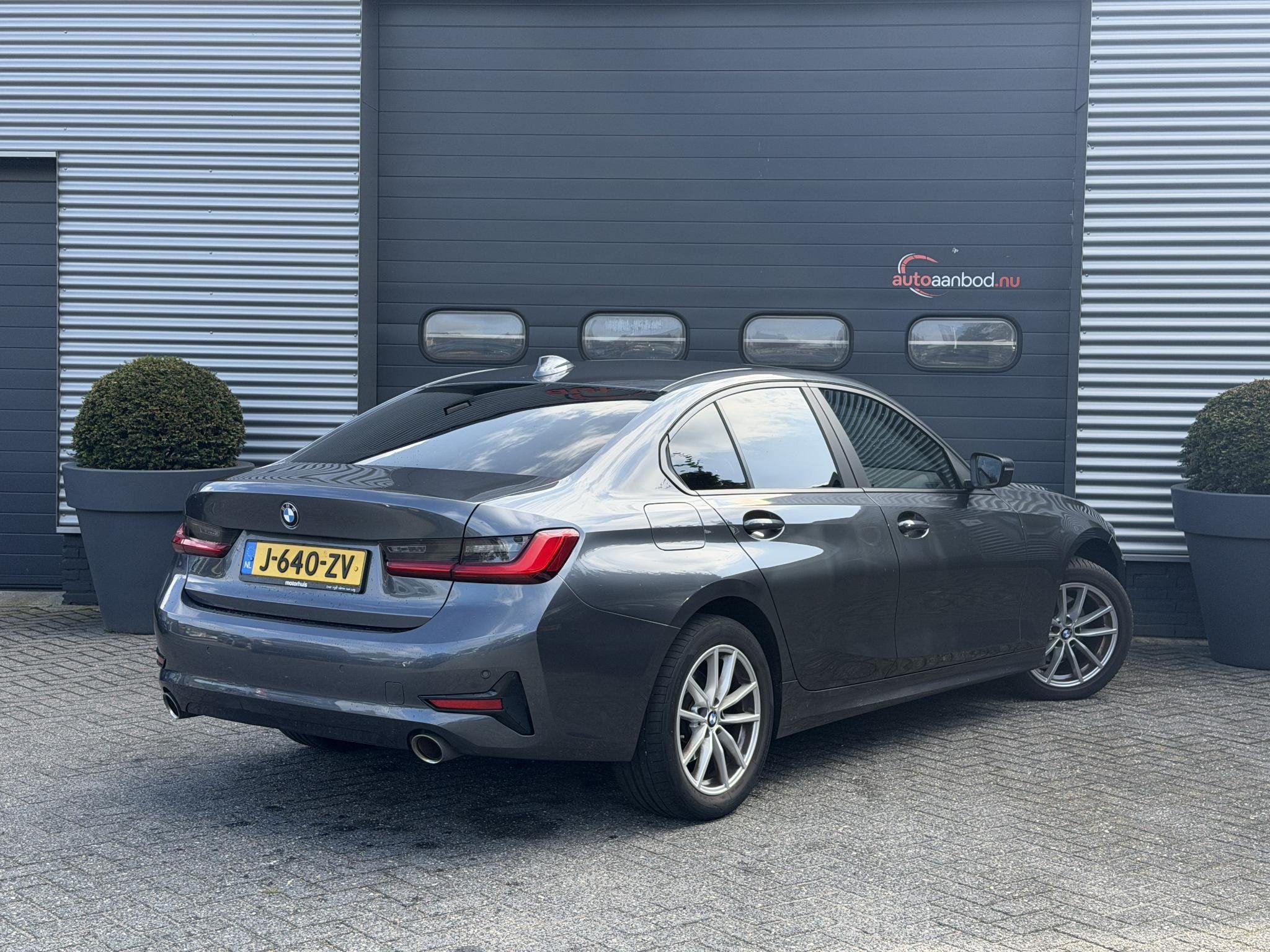 BMW 3-serie 320i xDrive High Executive Edition | Navigatie |, Auto's, BMW, Automaat, 4 cilinders, 1535 kg, Bedrijf