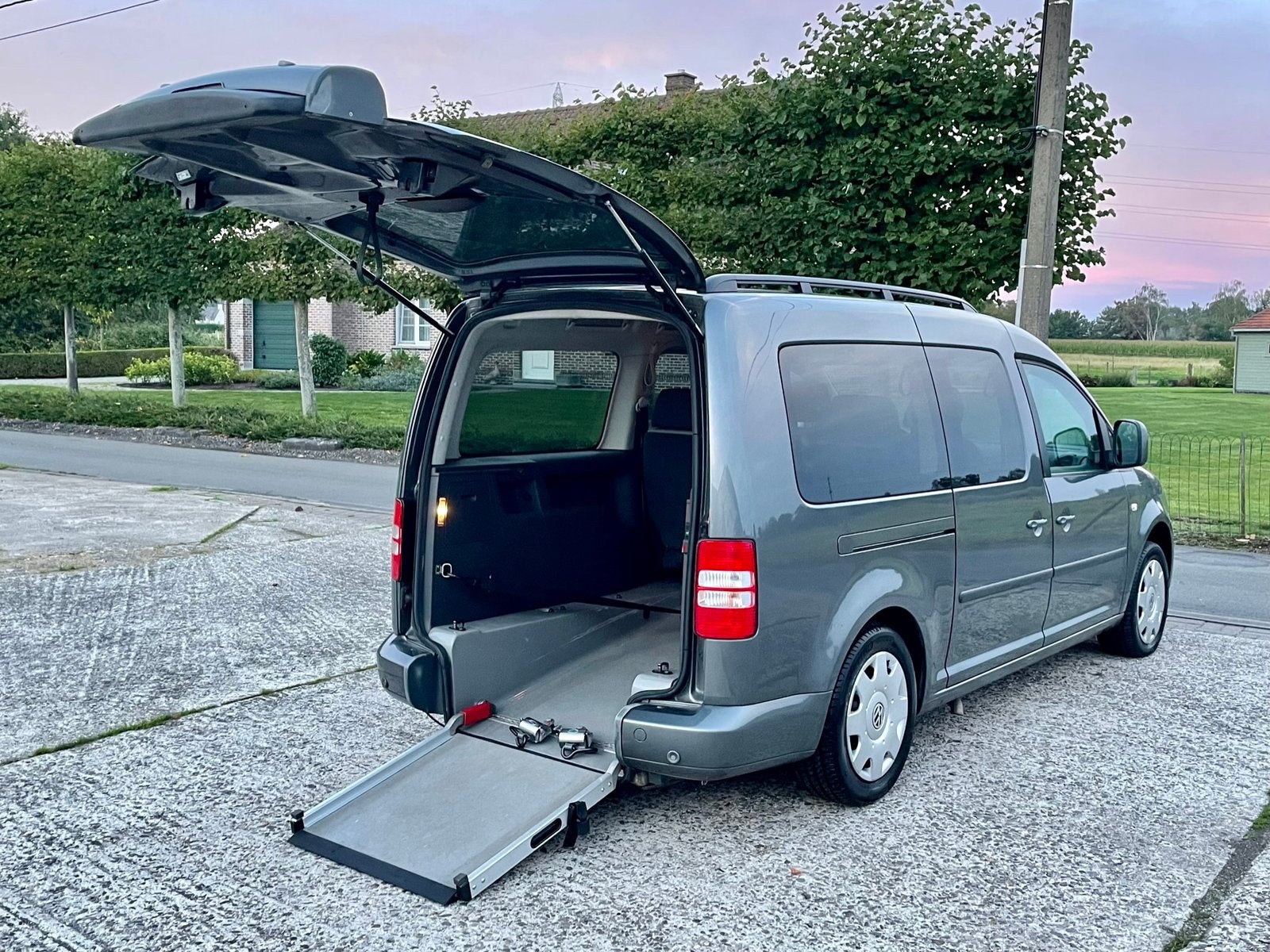 ♿️VW Caddy Maxi 1.6TDI AUTOMAAT Rolstoel Invalide TPMR, Auto's, Automaat, Euro 5, Bedrijf, Diesel
