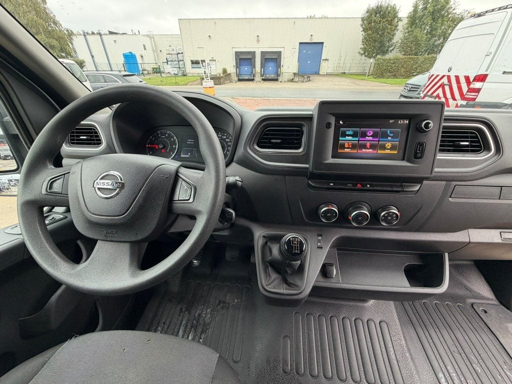 Nissan Interstar (Stock ID 40401) — 21