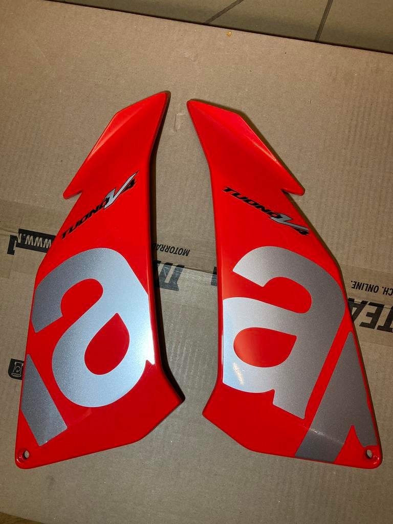 Zijkap tankkap rechts Aprilia Tuono V4 1100 Factory, Ophalen of Verzenden, Gebruikt