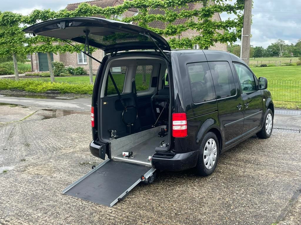 ♿️Volkswagen Caddy 1.6TDI Rolstoel Invalide Mindervalide, Auto's, Euro 5, Caddy Combi, Zwart, Bedrijf