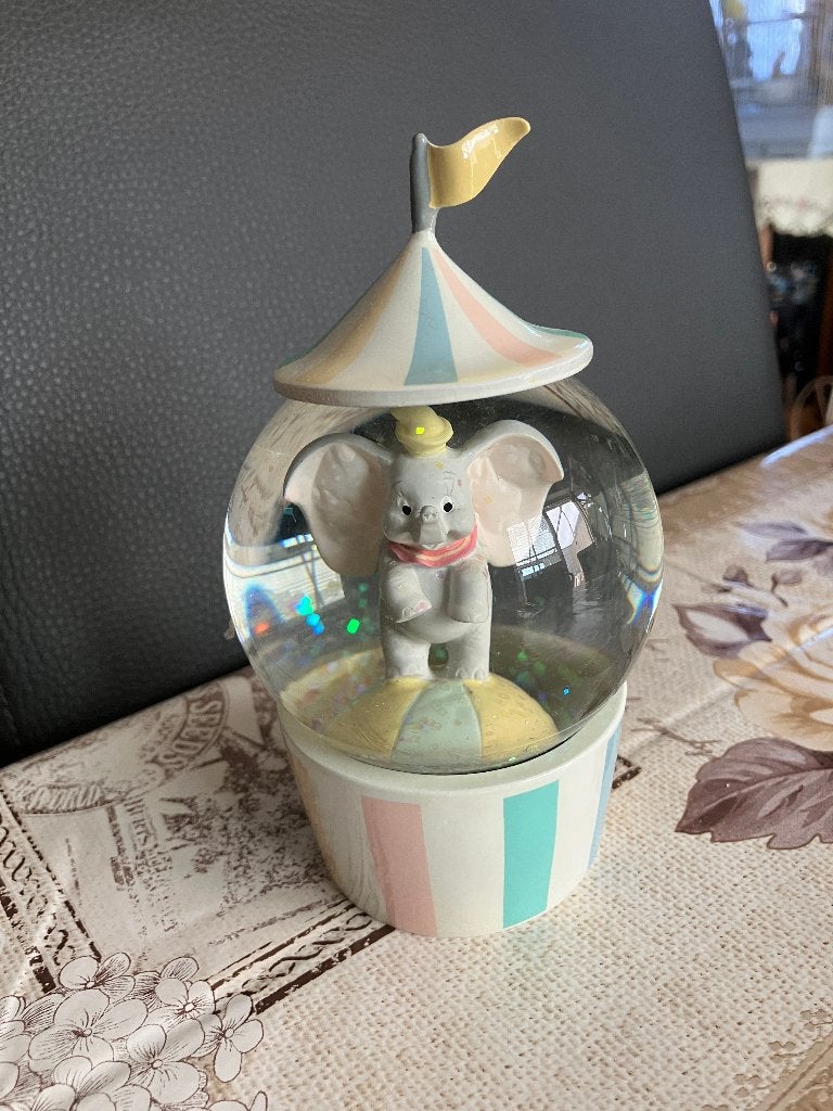 Dumbo ( Dombo ) Disney Snowglobe, Enlèvement ou Envoi, Bambi ou Dumbo, Neuf, Statue ou Figurine