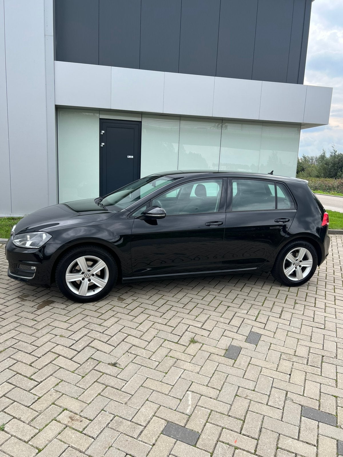 Volkswagen golf 7 1.2 TSI 2014 (184.119 KM), Voorwielaandrijving, Dealer onderhouden, 4 cilinders, Zwart