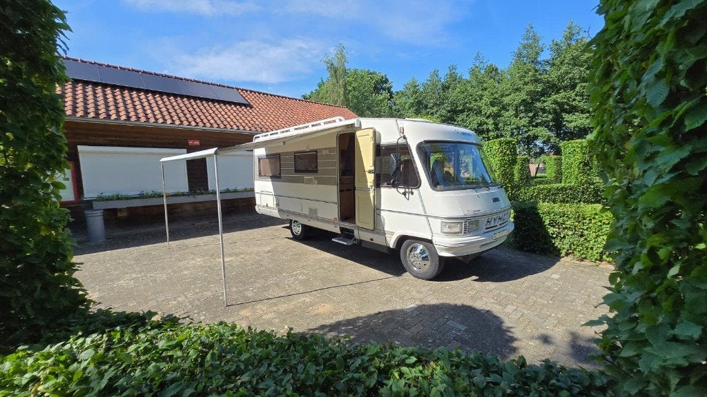 Hymer B654 2.5 Turbo Diesel Oldtimer 1993, Siège de train, 6 à 7 mètres, Boîte manuelle, Jusqu'à 6