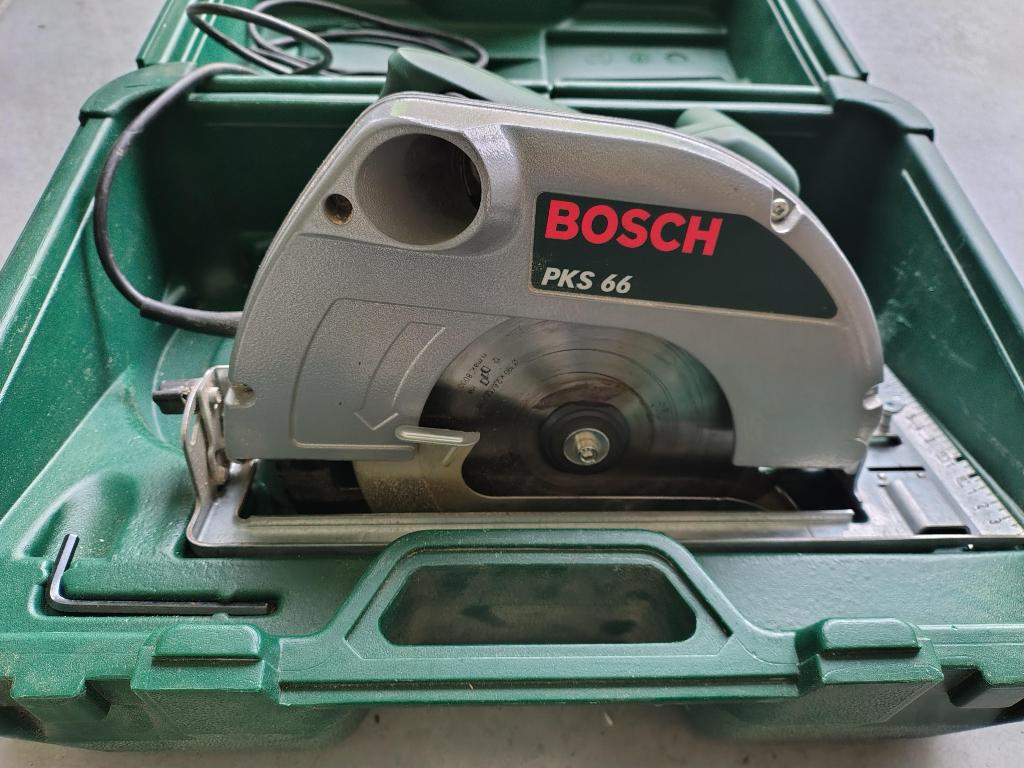 Cirkelzaag Bosch PKS66, Doe-het-zelf en Bouw, Gereedschap | Zaagmachines, Gebruikt, Cirkelzaag, Ophalen of Verzenden, 30 tot 70 mm