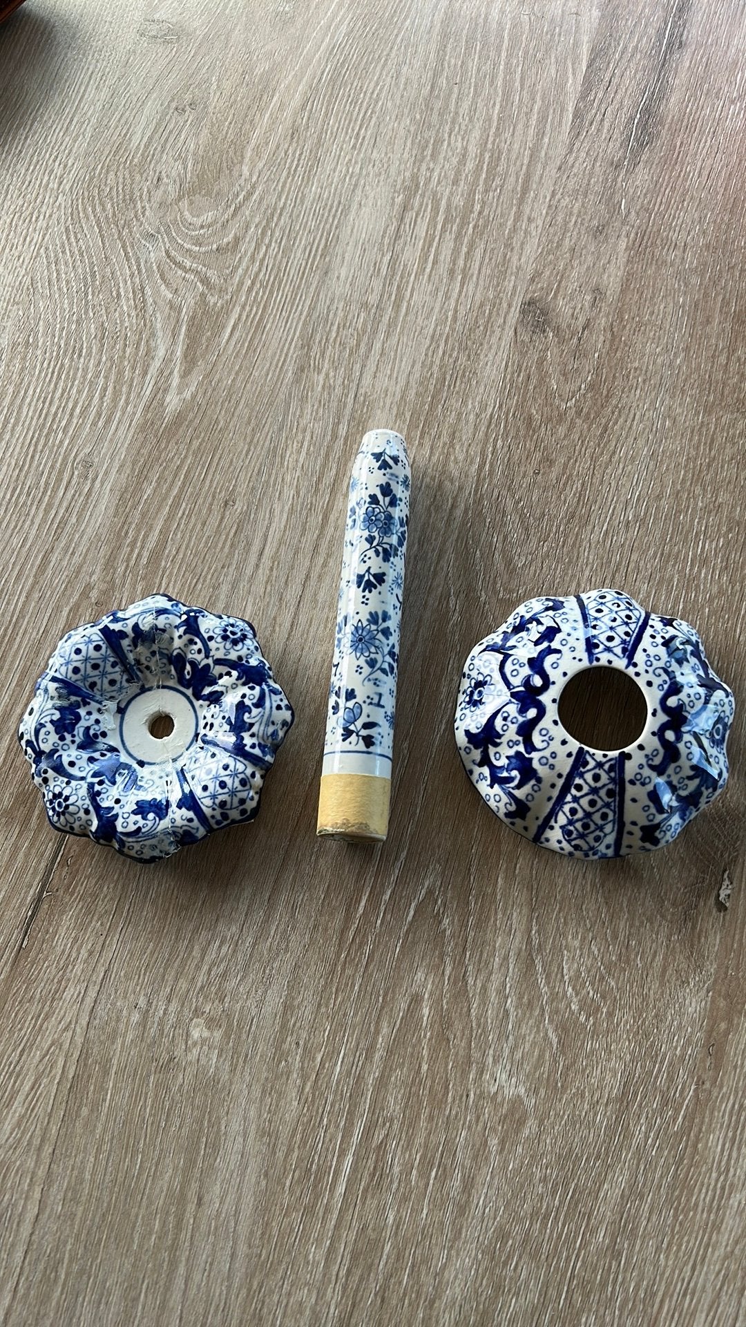 Zoekt schaaltjes en kaarsen delft, Ophalen