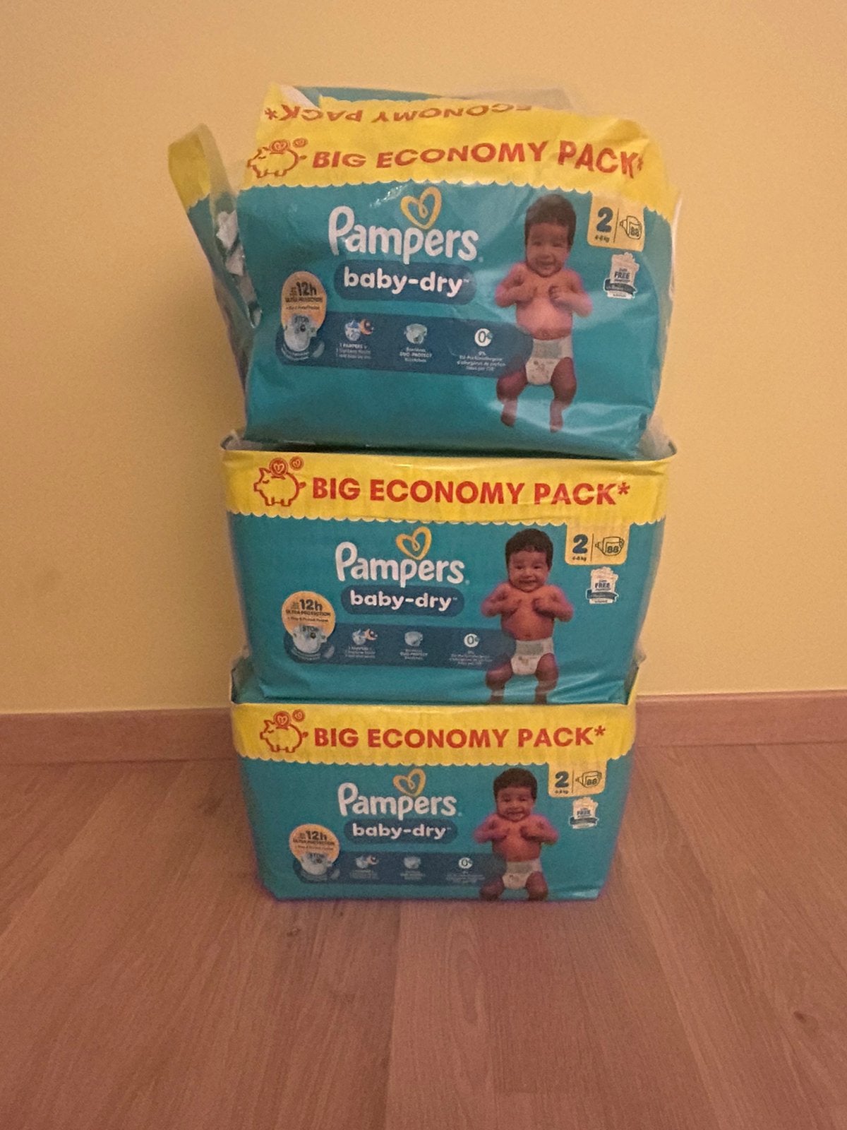 250 Pampers maat 2, Kinderen en Baby's, Babykleding | Overige, Ophalen, Nieuw, Jongetje of Meisje