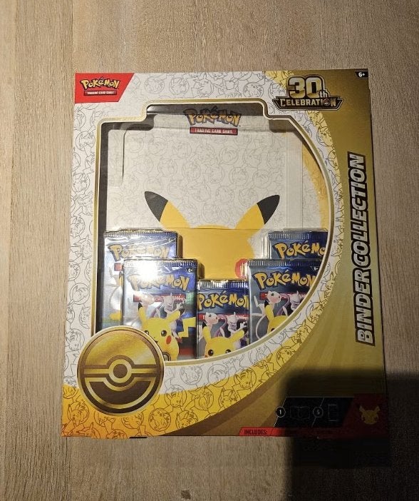 Pokémon TCG 30th Celebration Binder Collection, Ophalen, Nieuw, Booster, Foil