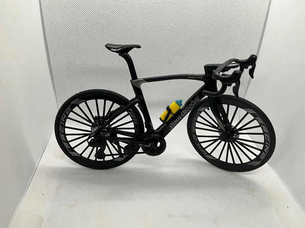Vélo route miniature 1/8+VTT miniature 1/8+road bike 1/8, Envoi, Neuf, Plus grand que 1:32