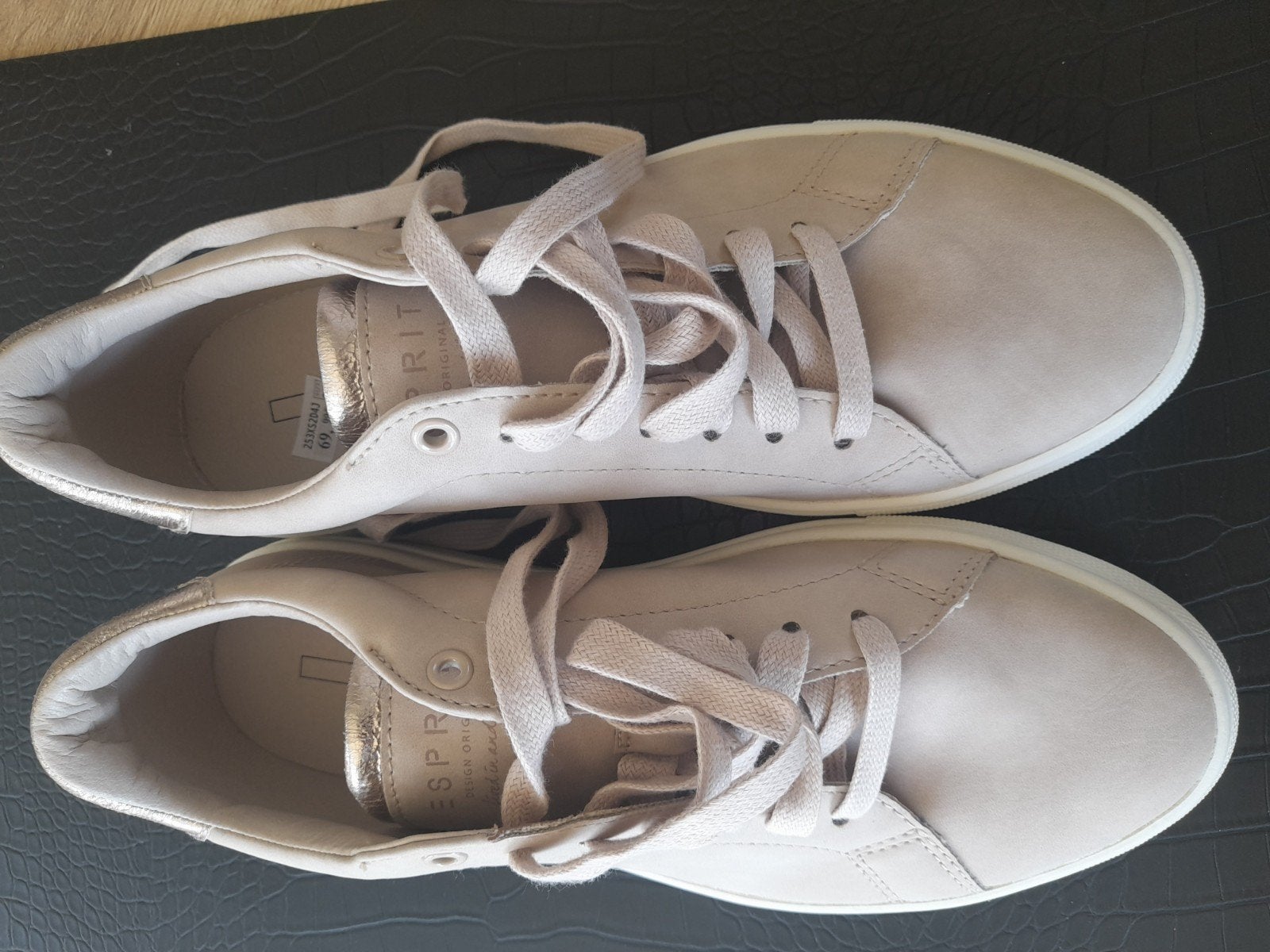 Nieuwe sneakers van esprit., Kleding | Dames, Ophalen of Verzenden, Beige, Sneakers