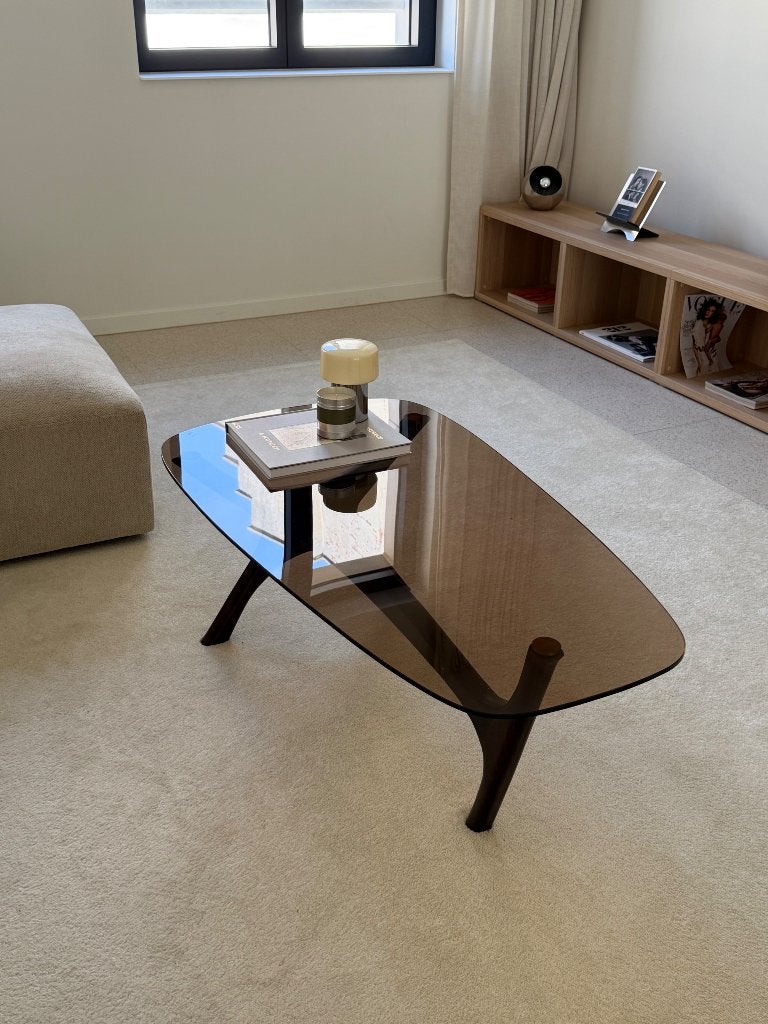 Salontafel van mangohout met donker glas, Huis en Inrichting, Ophalen, 100 tot 150 cm, Overige houtsoorten, 50 tot 100 cm