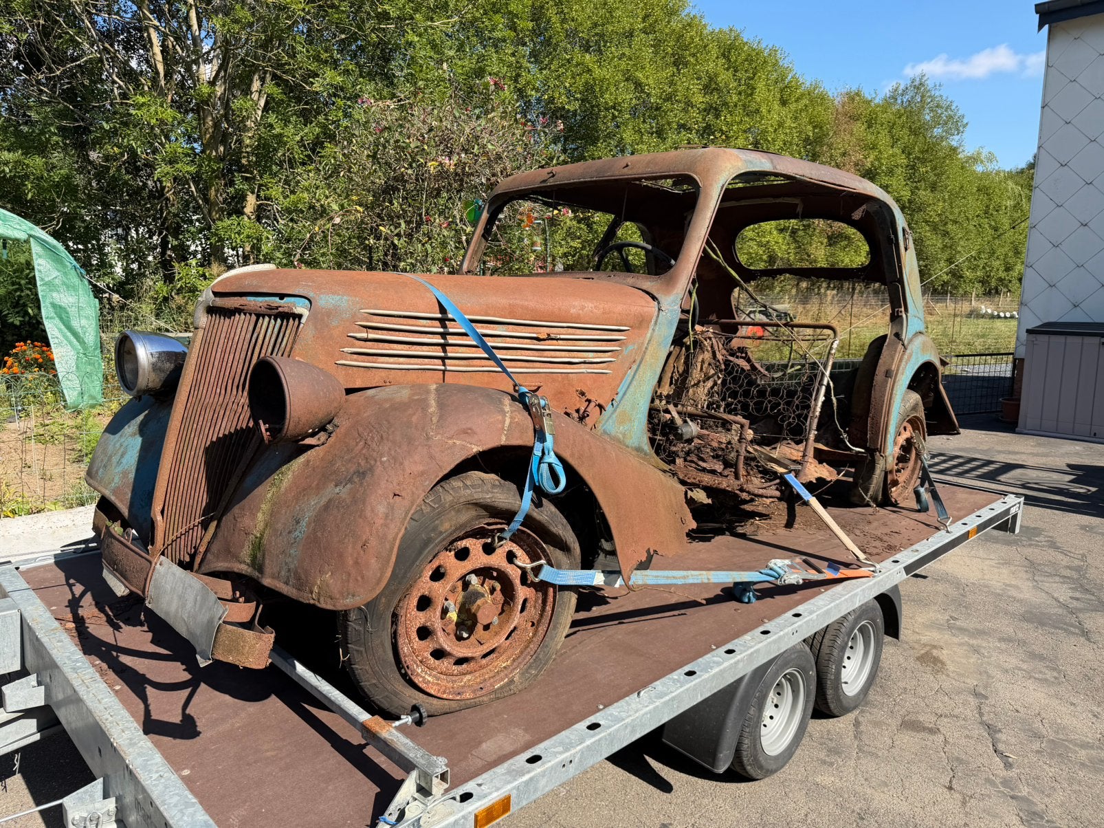 Wrak van de Renault NovaQuatre uit 1938, foto 7