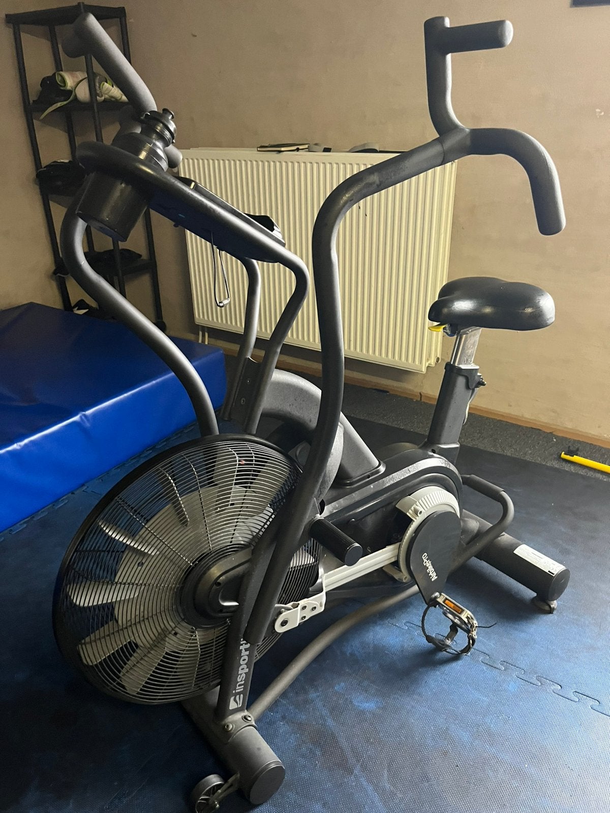 Te koop: inSPORTline AirBike – Professionele fitnessfiets, Ophalen, Zo goed als nieuw, Armen, Airbike